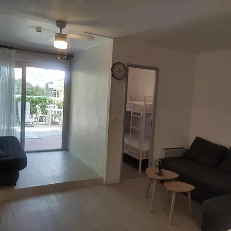 Les Caraibes Cap D'agde - Centre Port- Parking Gratuit-terrasse - Wifi 5g Apartmán *